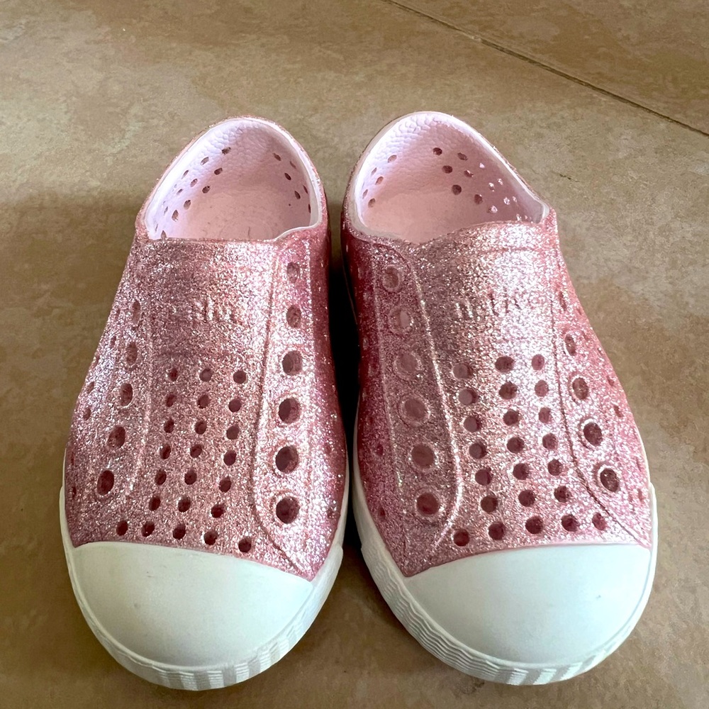 Light pink sparkle Native shoes